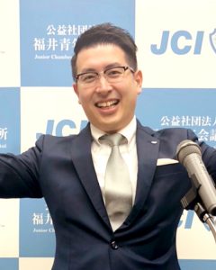 委員長　前田　弘樹